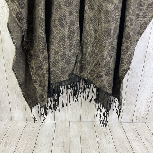 Woolrich Shawl Women’s One Size Leopard Animal Print Fringe Wrap - Picture 4 of 7